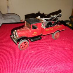 Vintage ERTL Hawkeye Wrecker Coin Bank With Key Diecast Collectable Rare 1:34 Scale 