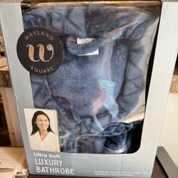 Great Gift Brand New Christmas Bath Robe One-Size-Fits-All never taken out of the 