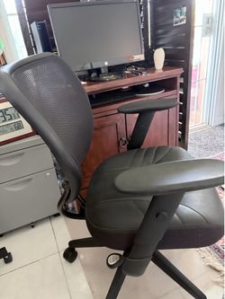 Adjustable office desk chair
