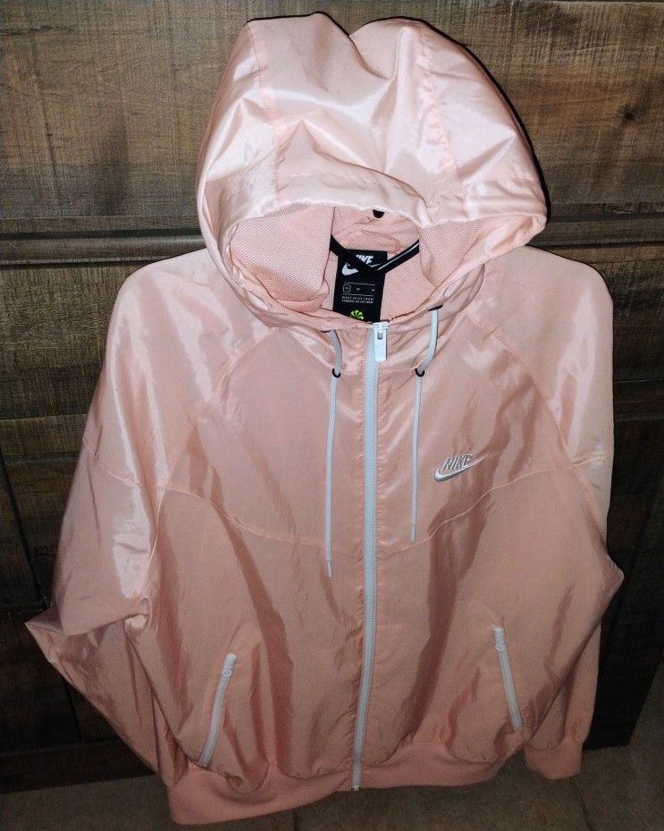 FIRM IN MERCED WOMENS NIKE WINDBREAKER SIZE MEDIUM CAN ALSO FIT A LARGE