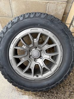 Roush Iridium Gray 6-Lug Wheel; 20x9; 18mm Offset W/ 33x12.50R20 General Grabber AT
