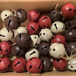 Jingle Bells (29) and Garland (76 feet)