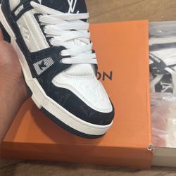 LV Trainner White & Black