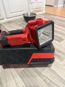 Light and Bluetooth speaker Milwaukee