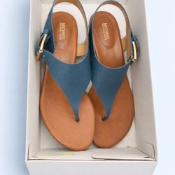 Brand-new, authentic Michael Kors Women’s Flat Sandals. 