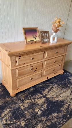 BROYHILL PINE SOLID WOOD DRESSER
