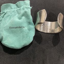 Tiffany’s 1837 silver handcuff