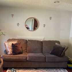 2 Couches In Good Condition 