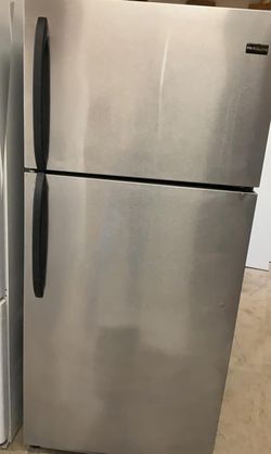 Like New Frigidaire Refrigerator - GREAT condition!
