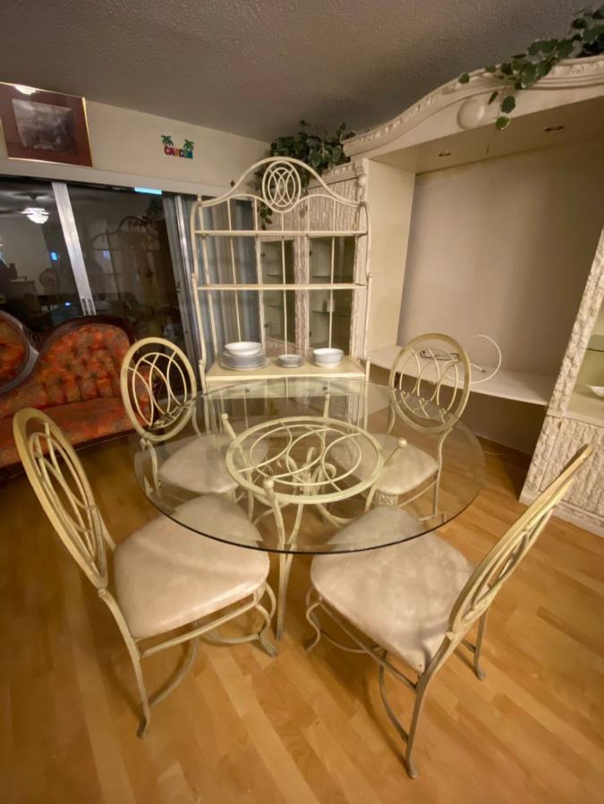 Breakfast Dining Table Set w/ China Rack - (Greenacres)