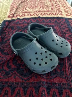 Toddler crocs 9c