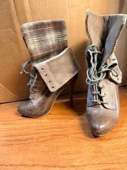 Boots Guess  35 1/2