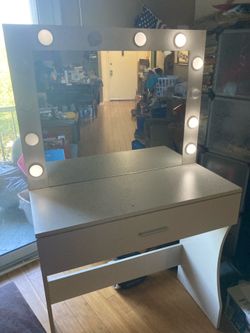 Sell it as is vanity table with mirror $20