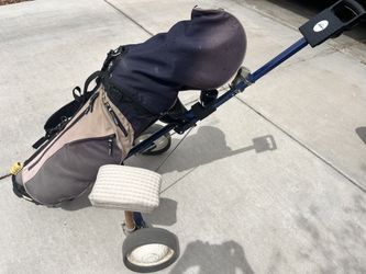 Cleveland Golf set includes bag and pull cart
