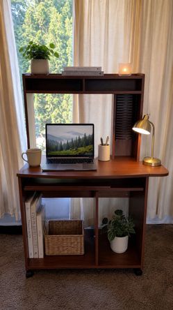 Modern Computer Desk with Storage Shelves – Great Condition