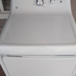 Beautiful shiny still GE electric dryer new condition money saving auto dry control settings can deliver