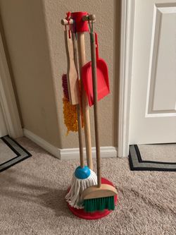 Melissa and Doug cleaning set