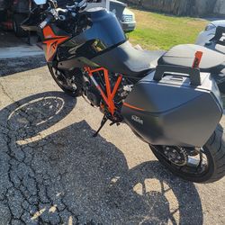 2020 KTM 1290 Super Duke GT