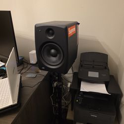 Pair Of 8 Inch Stage Right SR28 200 Watt Studio Monitors