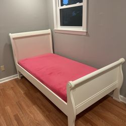 Pottery Barn Girl twin size bed and mattress