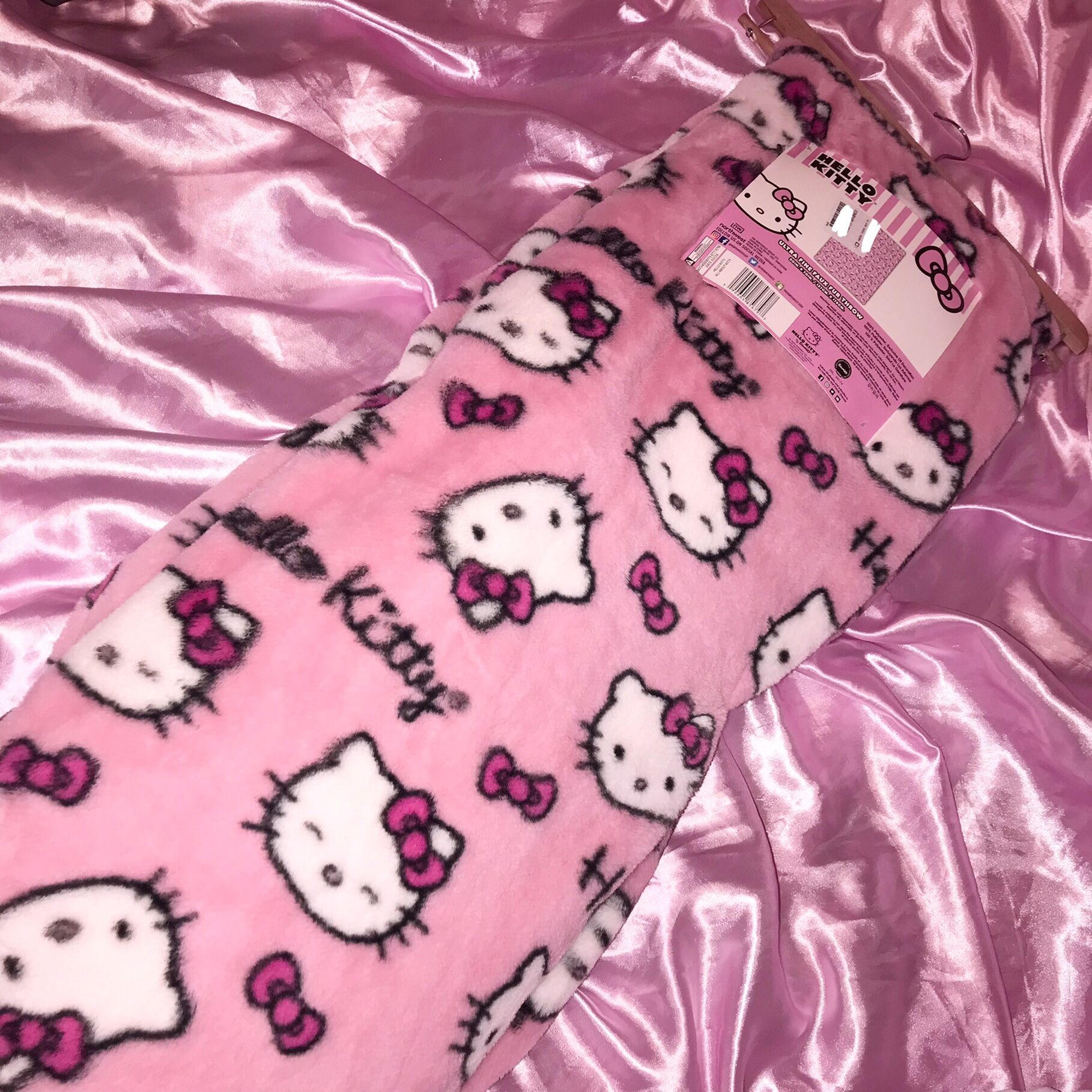 Hello Kitty Ultra Fine Faux Fur Throw Blanket