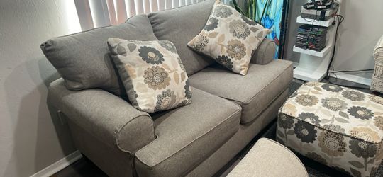 Beautiful clean Love seat with ottoman