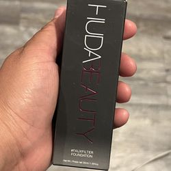 Huda Beauty Foundation 