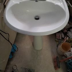 White Porcelain Pedestal Sink With Faucet And Drain Parts