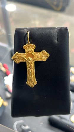 GOLD PENDANT