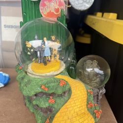 WIZARD OF OZ Follow The Yellow Brick Road Emerald City Musical Water  Snow Globe The Big Snogloble No Water