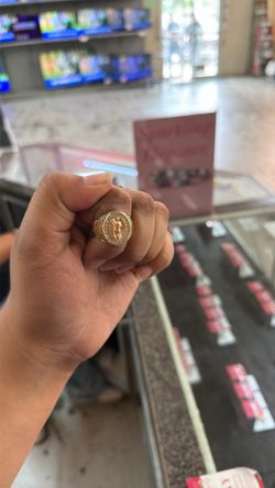 Two tone san judas ring size 7.5 14k gold 6.2 grams