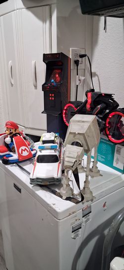 Cinepolis  Popcorn Bucket set . Good condition. 

 -Red and white Super Nintendo  world Mario kart light-up.  
 - Disney Parks  star wars AT-AT  walke