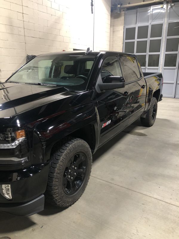 2018 Chevrolet Silverado Z71 Midnight Black Edition 4wd Pristine