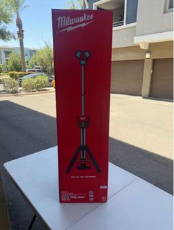 Milwaukee M18 Rocket Tower