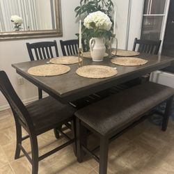 Dining Tables 