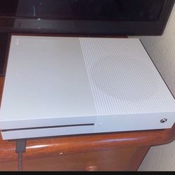 Used Xbox One S With Controller 