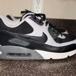 Nike Air Max 90 Size 11 – Black/White