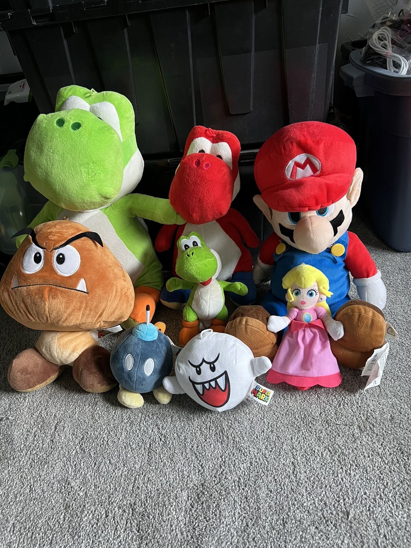 Lot of 8 Mario bros plushies