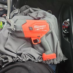 M18 FUEL 18V Lithium-Ion Brushless Cordless 1/2 in.-1 in. Steel Pipe Cutter.