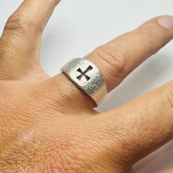 925 Sterling Silver Ring Cross size 9 