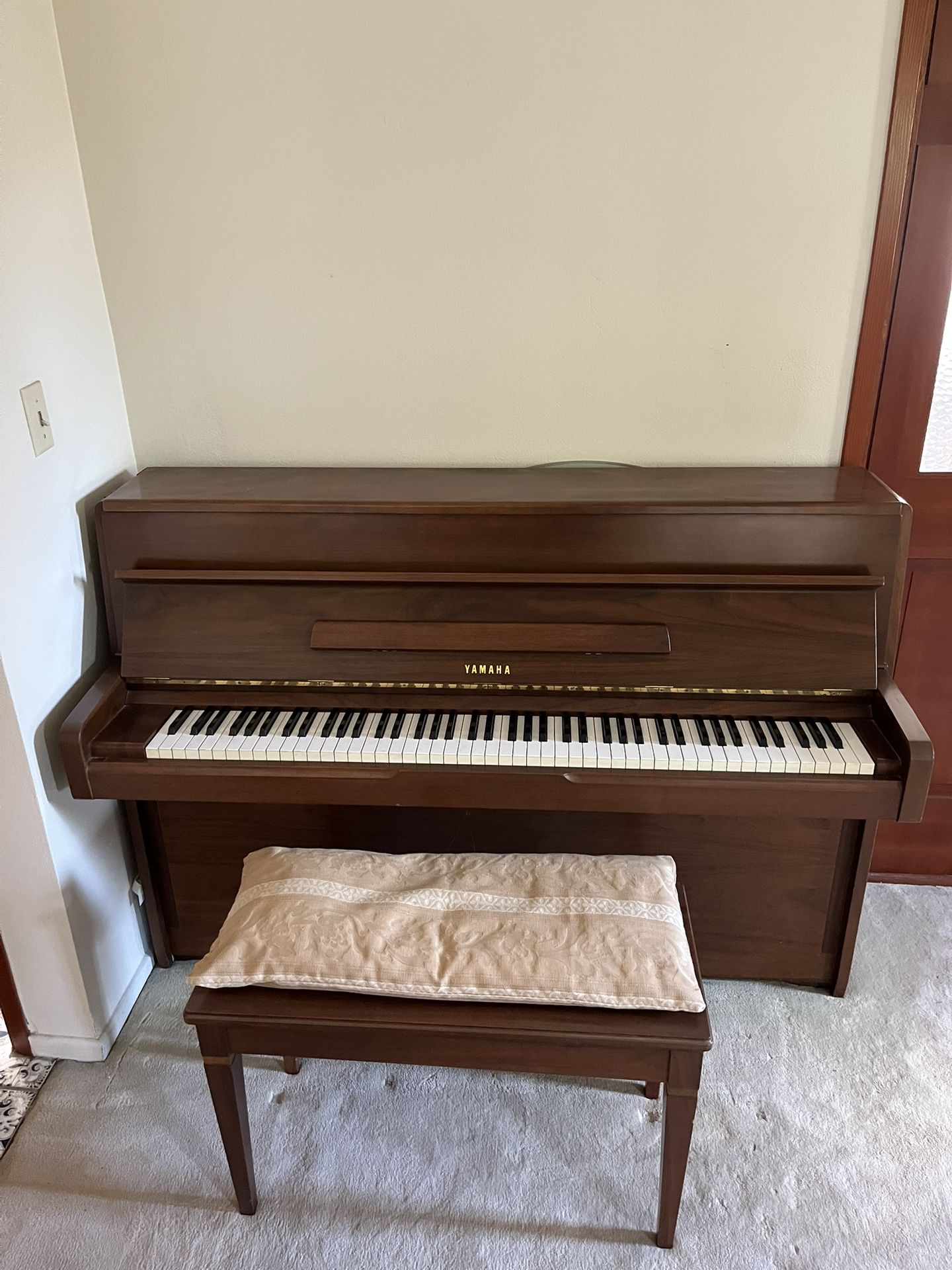 Yamaha M1 console piano SN 685562