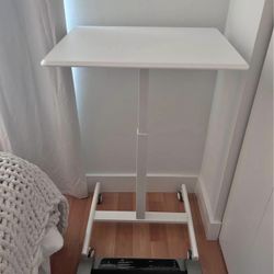 Adjustable standing desk with wheels