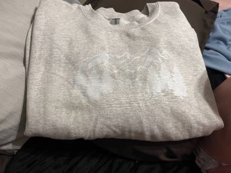 Gildan Mountain Graphic Crewneck Sweatshirt