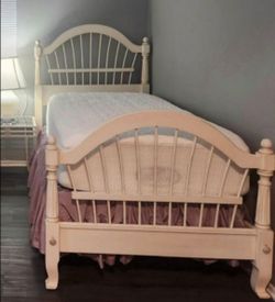 Twin size bed