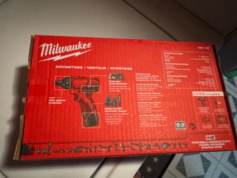 New Milwaukee. M12 12V 1/4 in. Hex Screwdriver Kit w/ (2) 1. 5Ah Batteries, Charger,