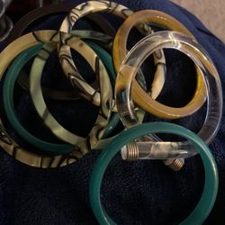 Vintage set of 8 Bangles 