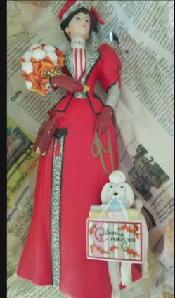 AVON**THE 1997 Mrs. P.F.E. ALBEE Award**Porcelain Figurine*FULL SIZE