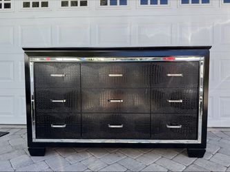 Homelegance Allura 9-Drawer Dresser