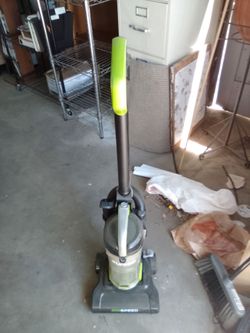 Upright vacum