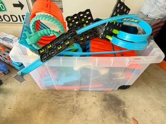 Misc Hot-Wheels track and track features (bundled)
